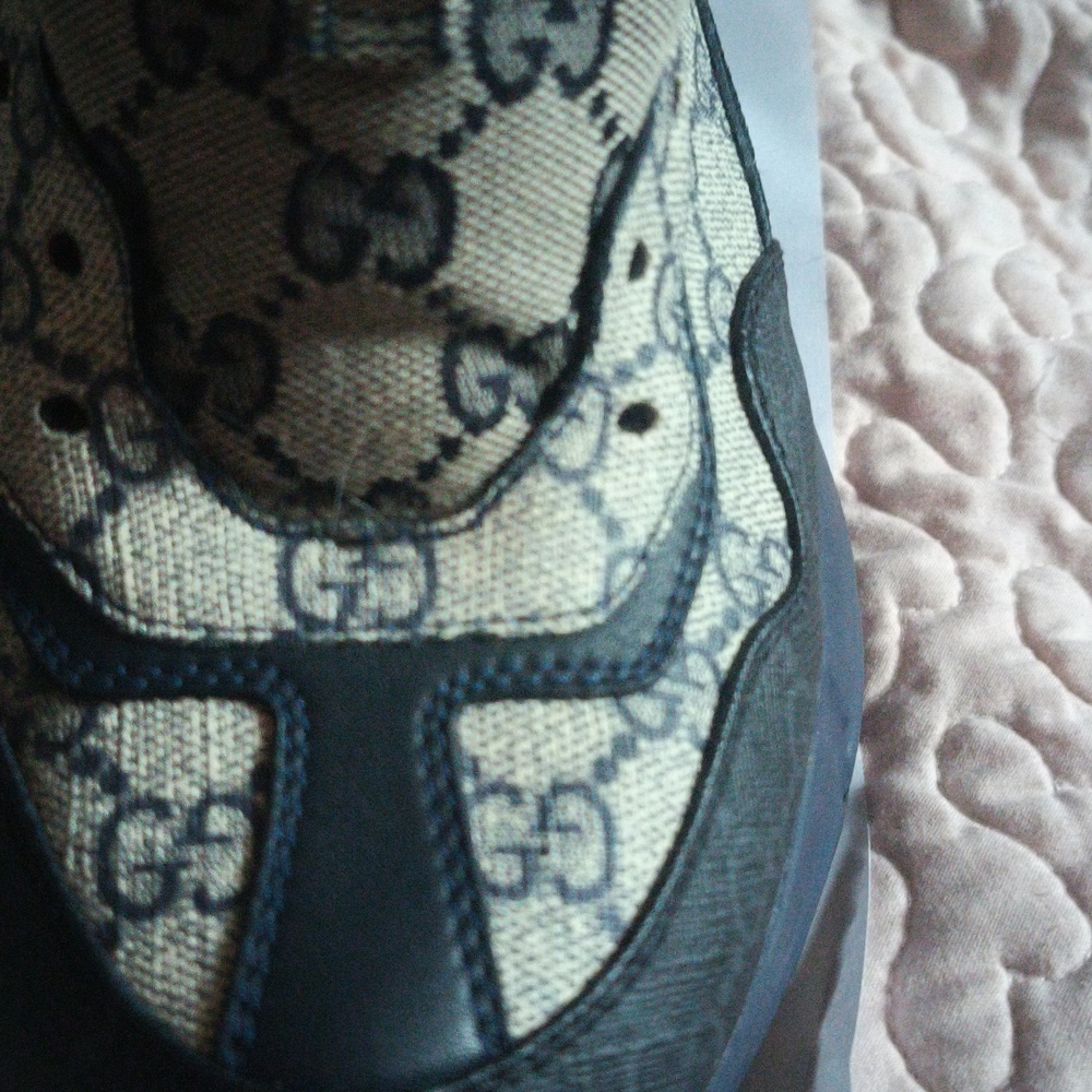 Gucci Blue and Cream Sneakers - Picture 6 of 11